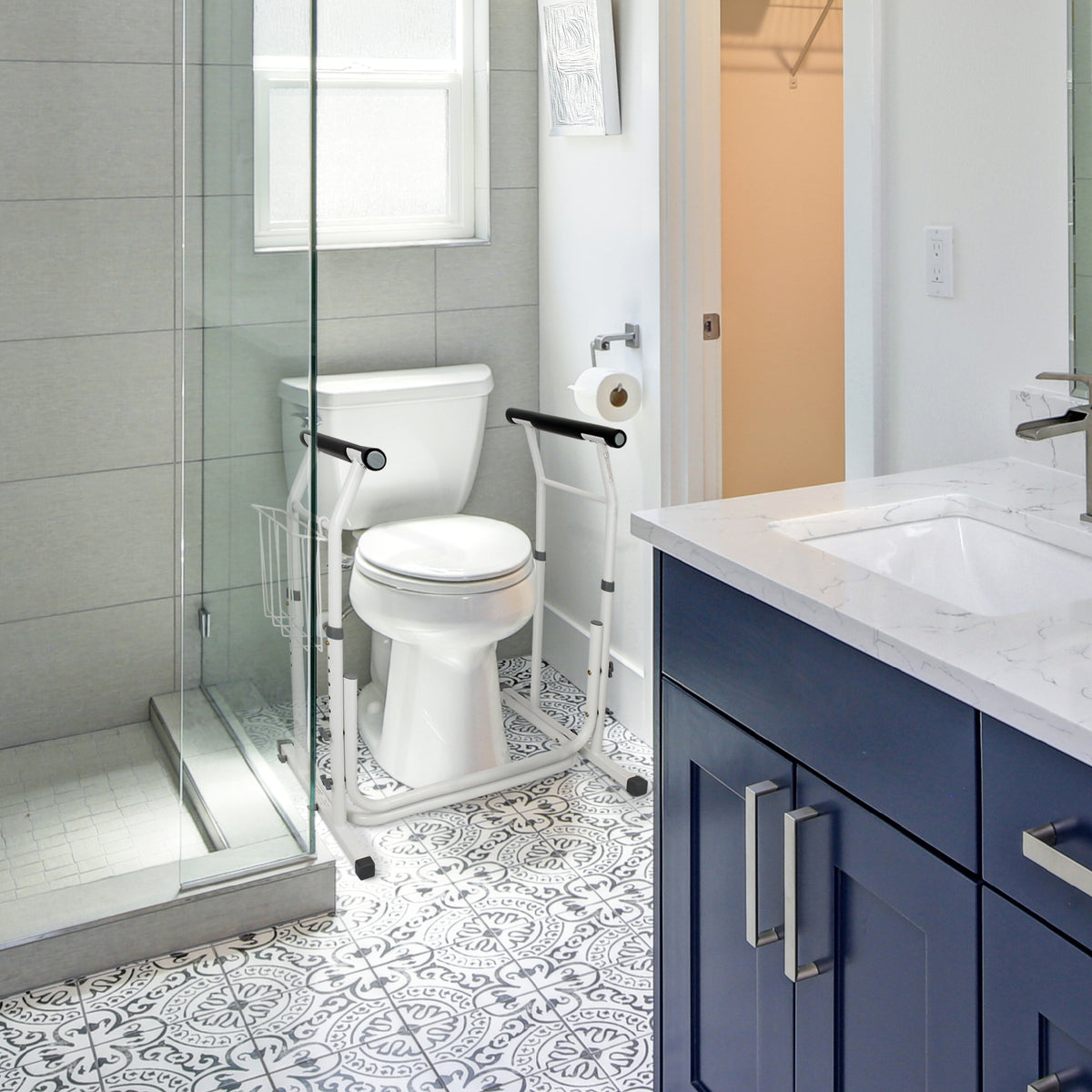 ミニマル　アイアン　鉄　ポディウム　アートスタンド　台　チェア　艶消しホワイト Carex Stand-Alone Adjustable Toilet Safety Frame